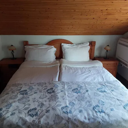 Family St Stefan Νεσέμπαρ