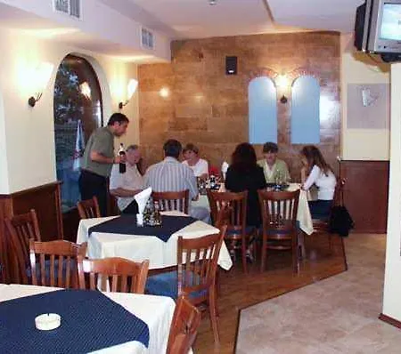 Family St Stefan Νεσέμπαρ